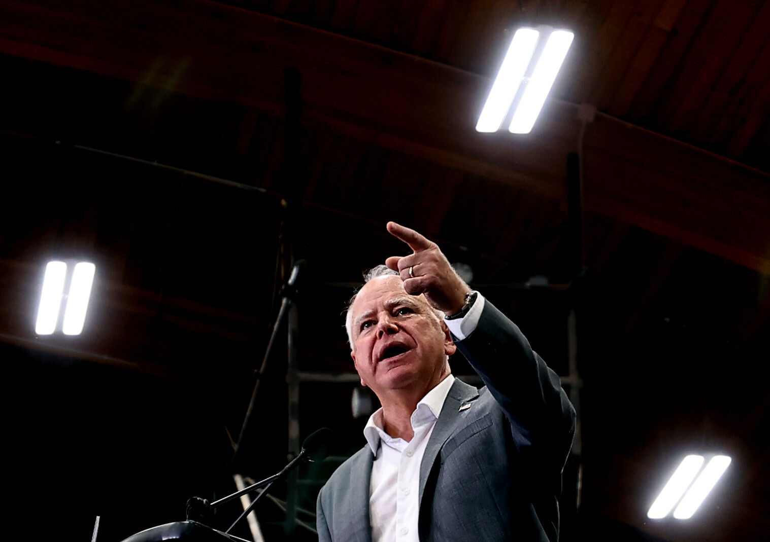 Vice-president candidate Tim Walz rallies in Tucson